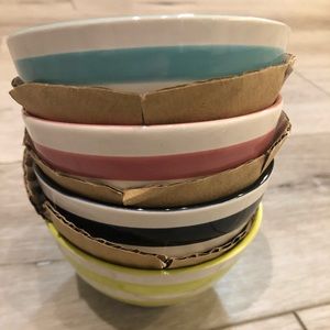 4 little bowls. Blue, Navy, Yellow and Pink. Thirtyone brand. Never been used!!